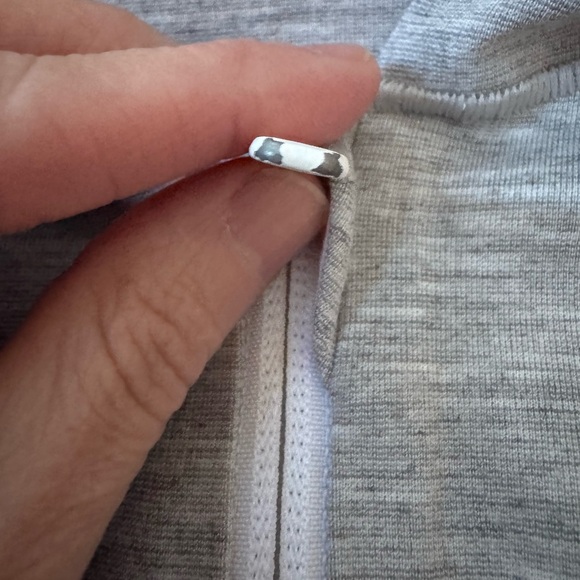 Lululemon Size 6 Minimal Hoodie in
Heathered Power Grey - Picture 7 of 7